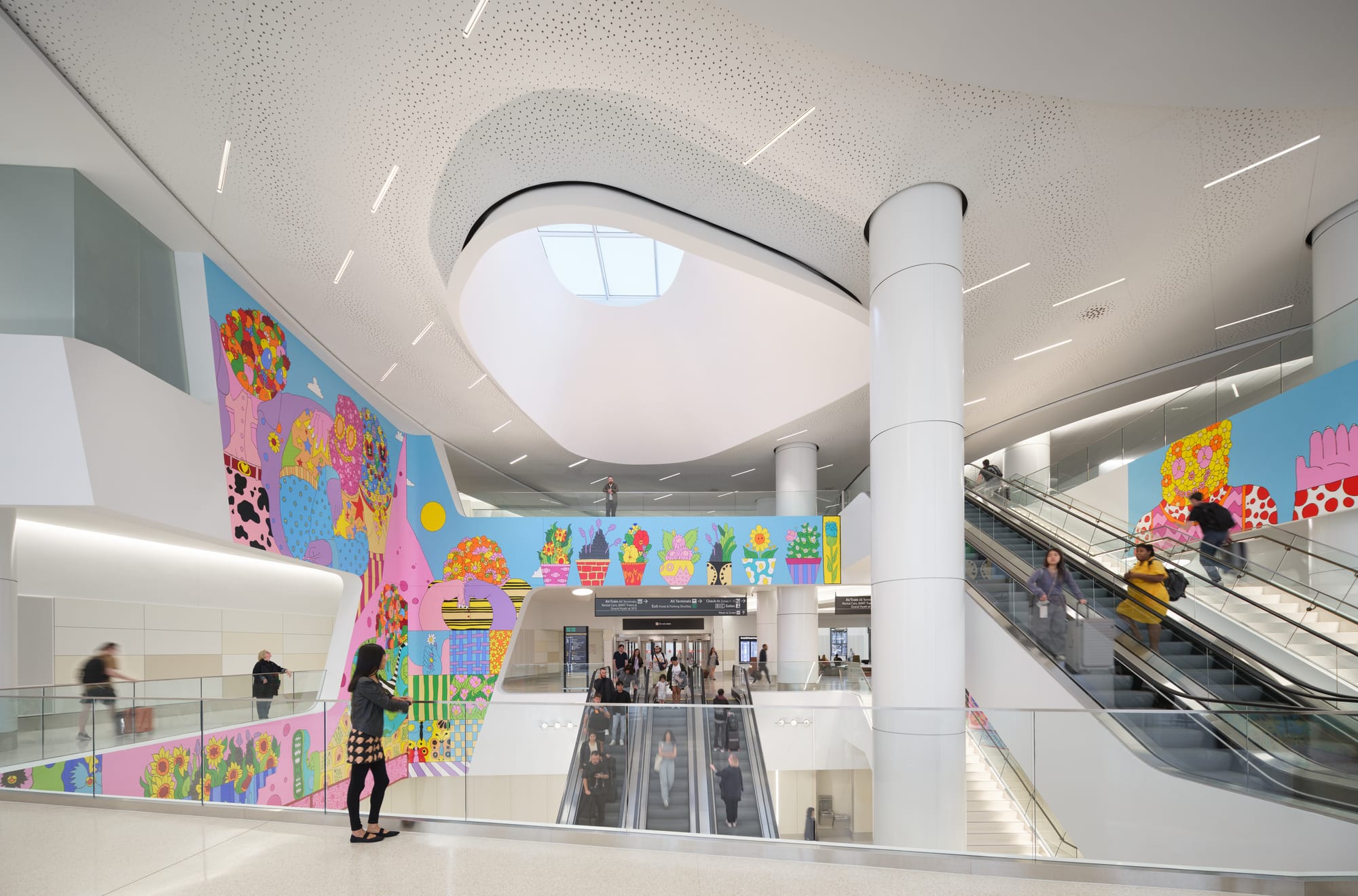 From banjo to toastrack to starfish: opportunities in the changing shape of airports and their mega-terminals
