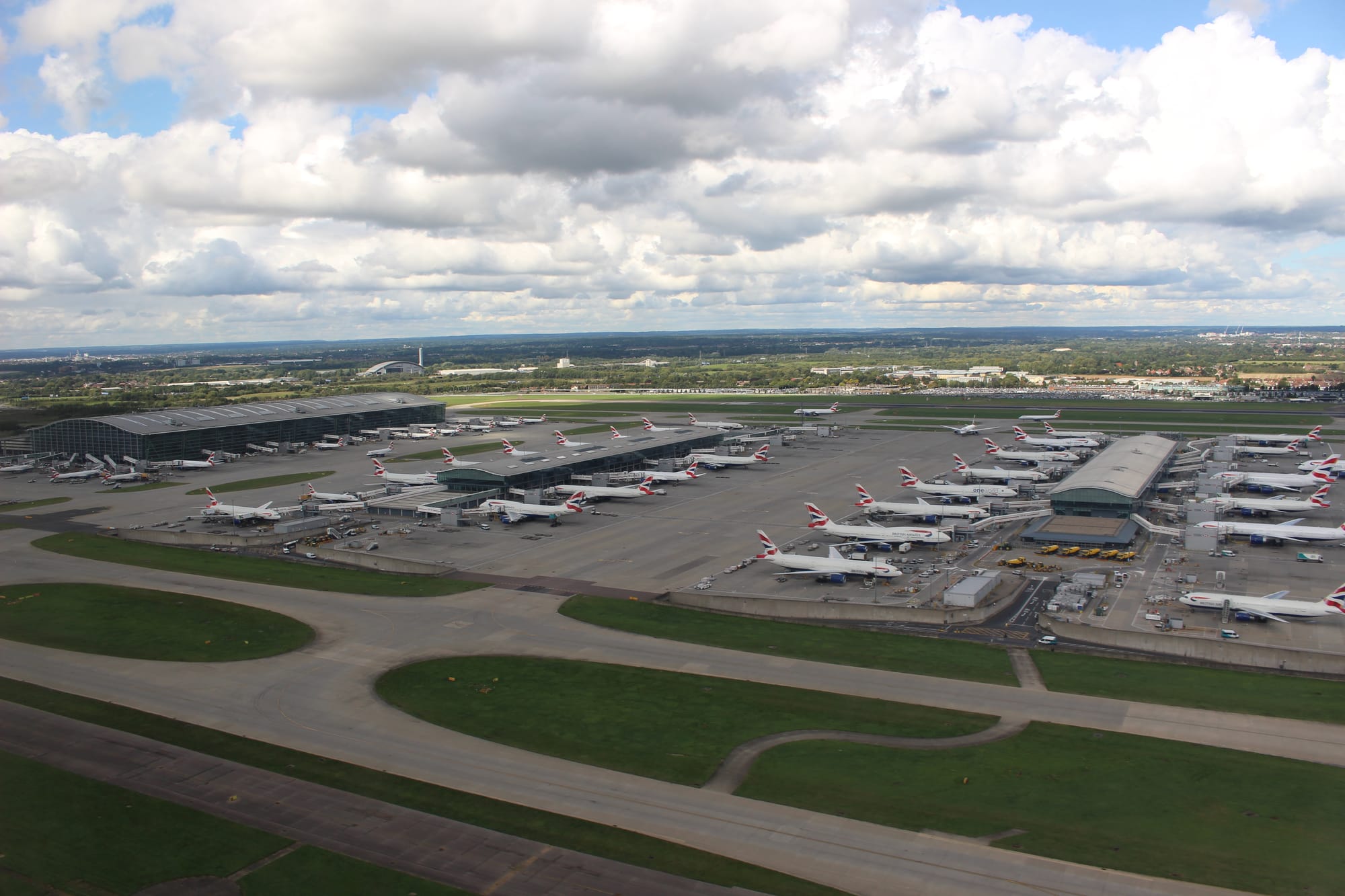 From banjo to toastrack to starfish: opportunities in the changing shape of airports and their mega-terminals
