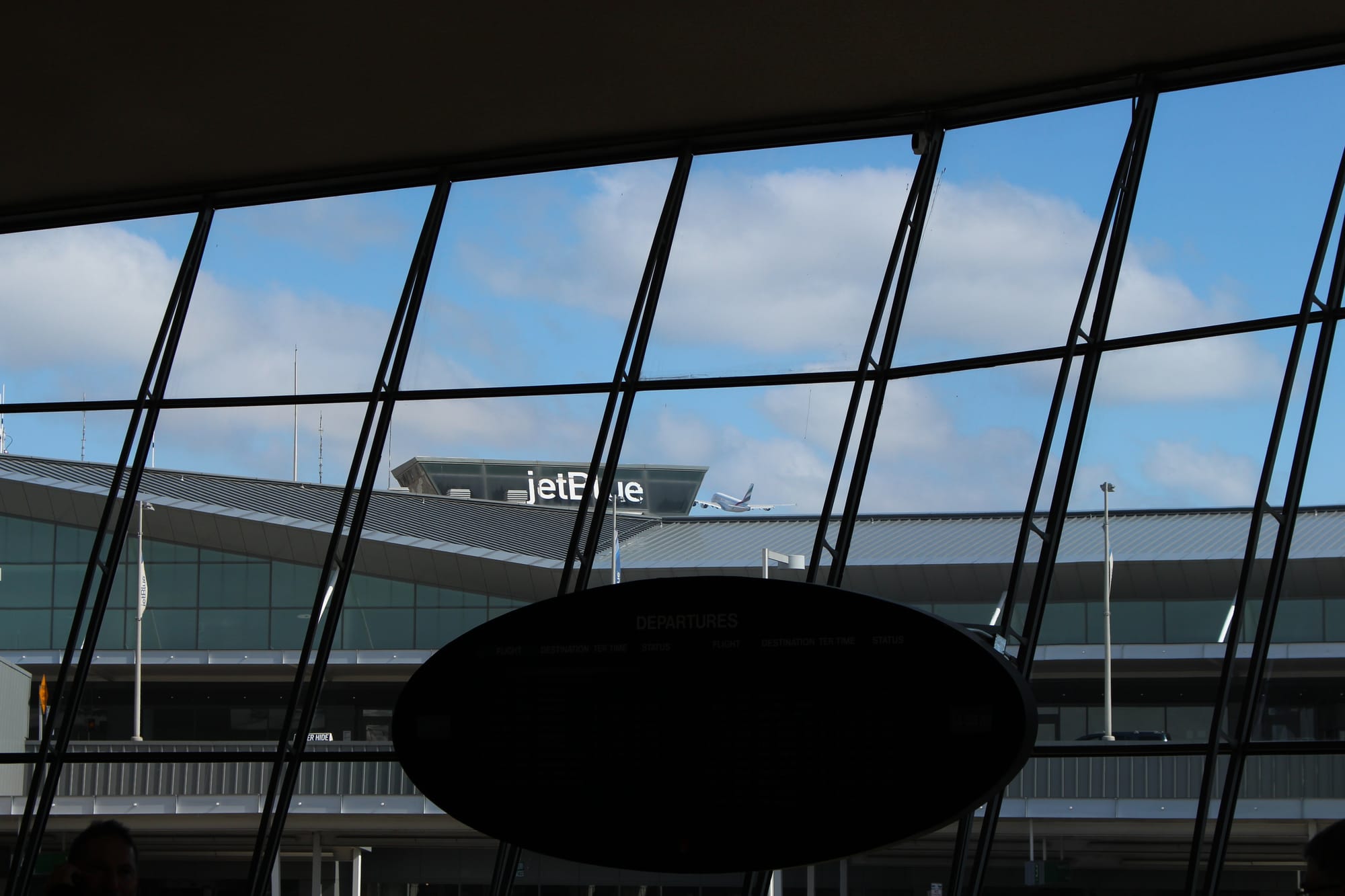 From banjo to toastrack to starfish: opportunities in the changing shape of airports and their mega-terminals