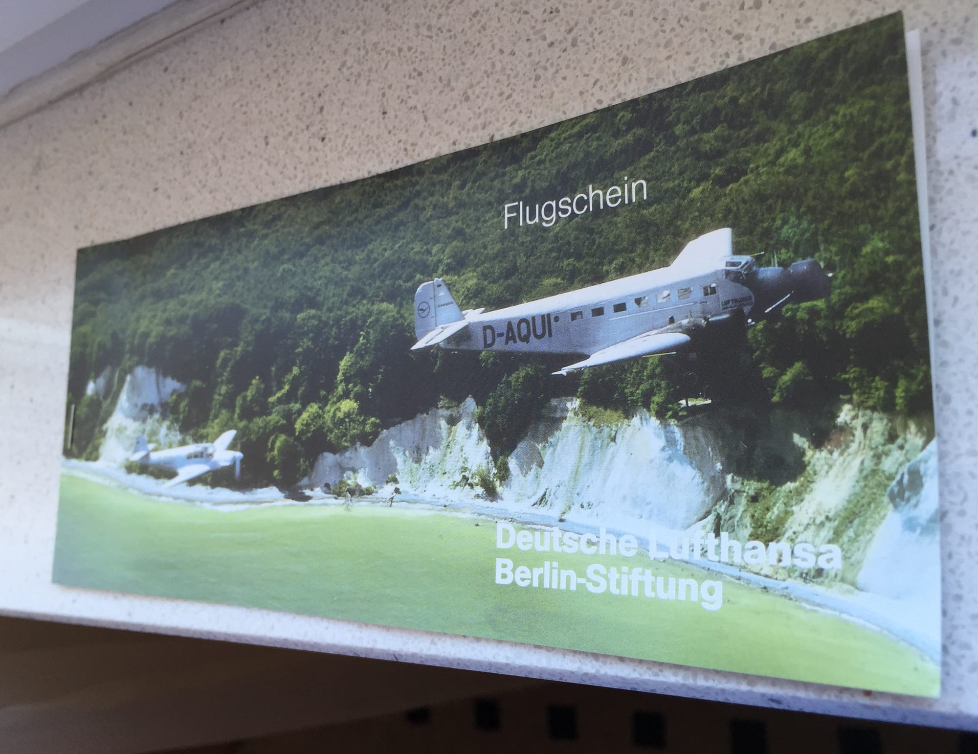 Photo of the boarding pass from the Deutsche Lufthansa Berlin-Stiftung with a picture of Tante Ju.
