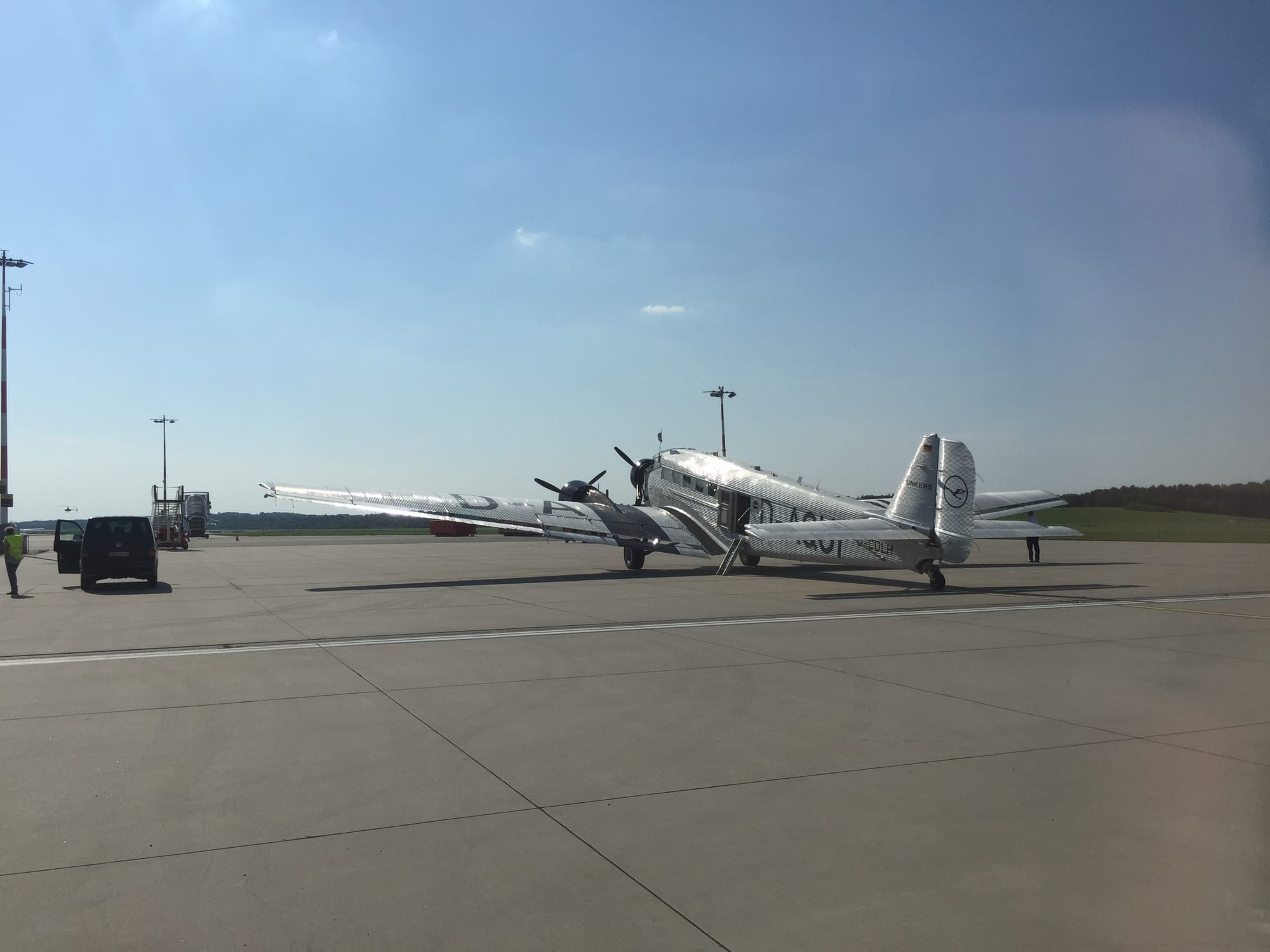 Wide shot of Tante Ju from the left rear quarter.