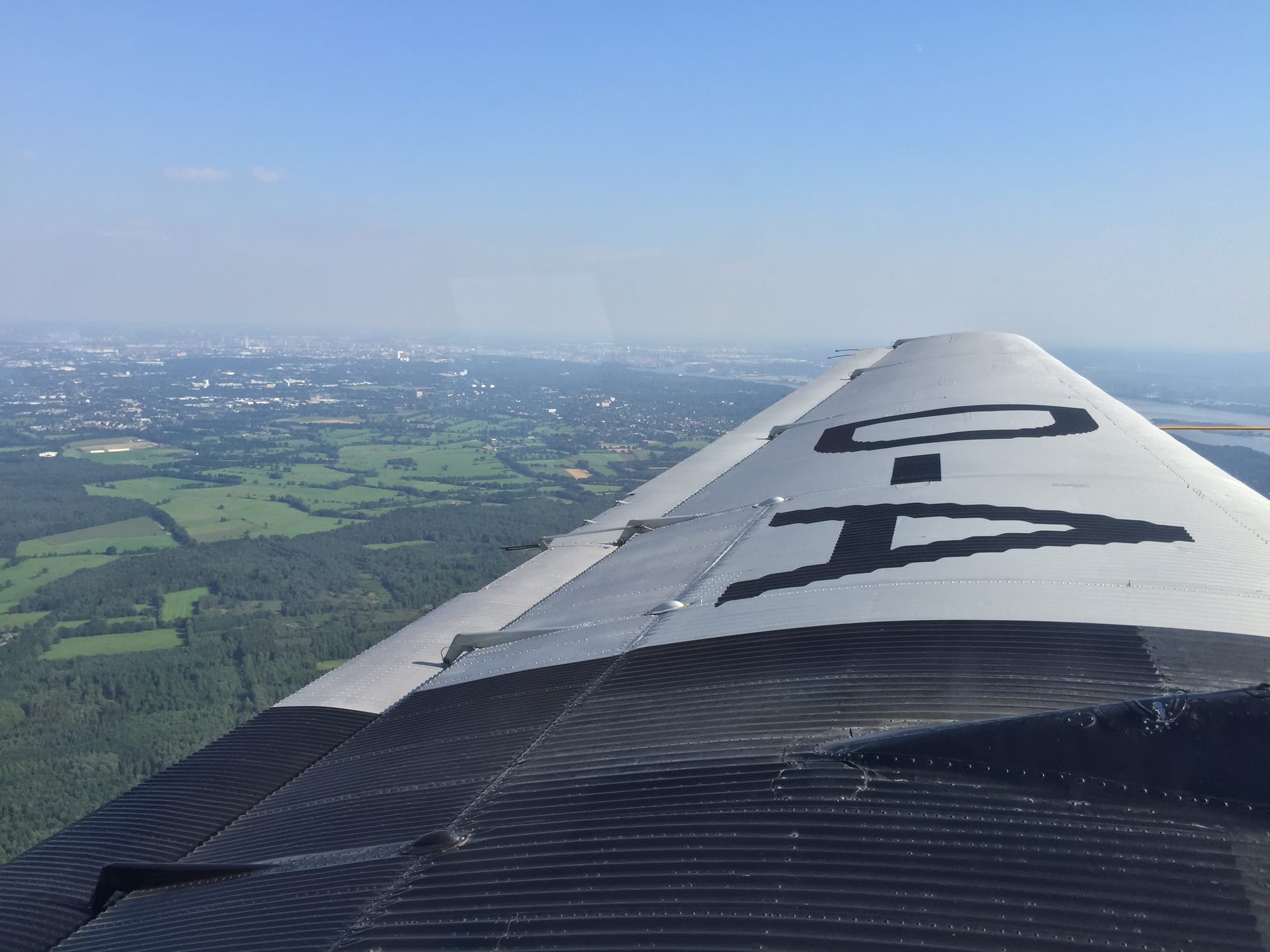Level shot over the left wing with the "D-A" part of the registration visible.