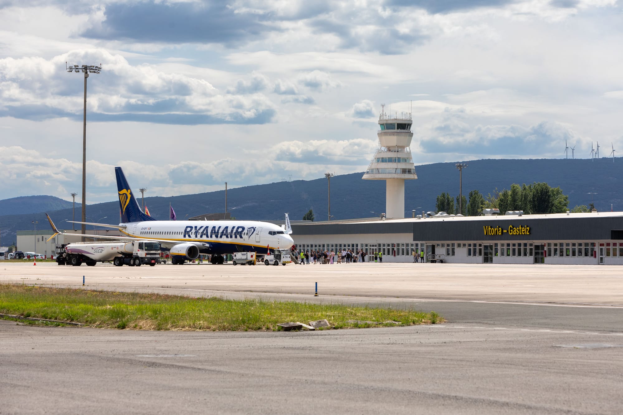 A Ryanair 737-800 in front of Vitoria-Gasteiz airport.