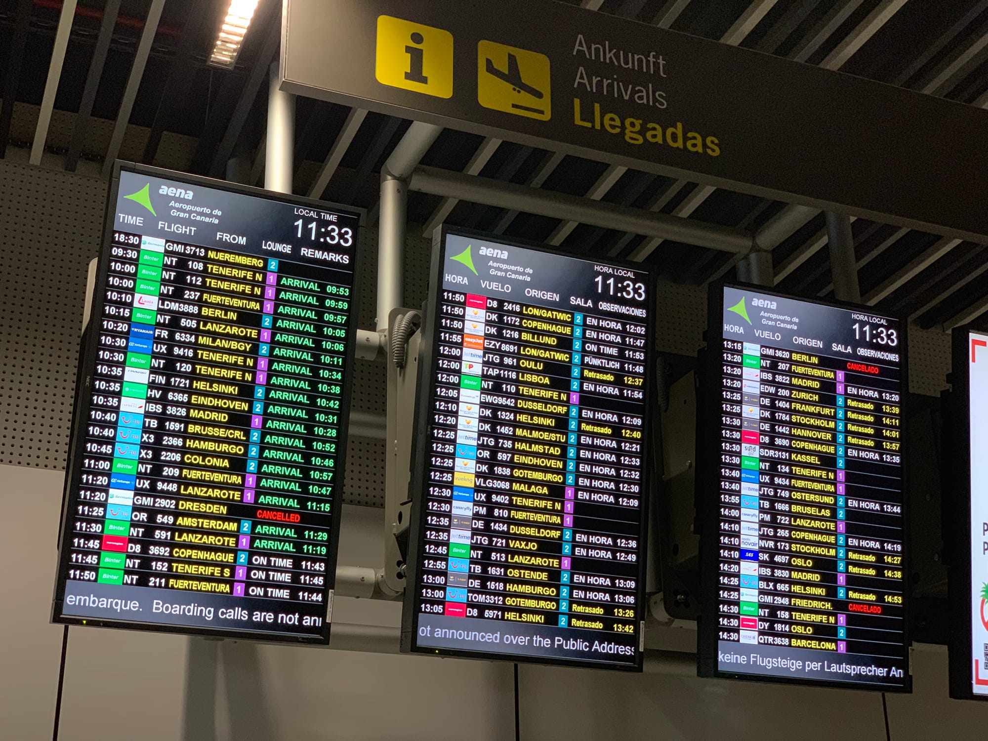 An AENA departure board at Gran Canaria featuring many flights.