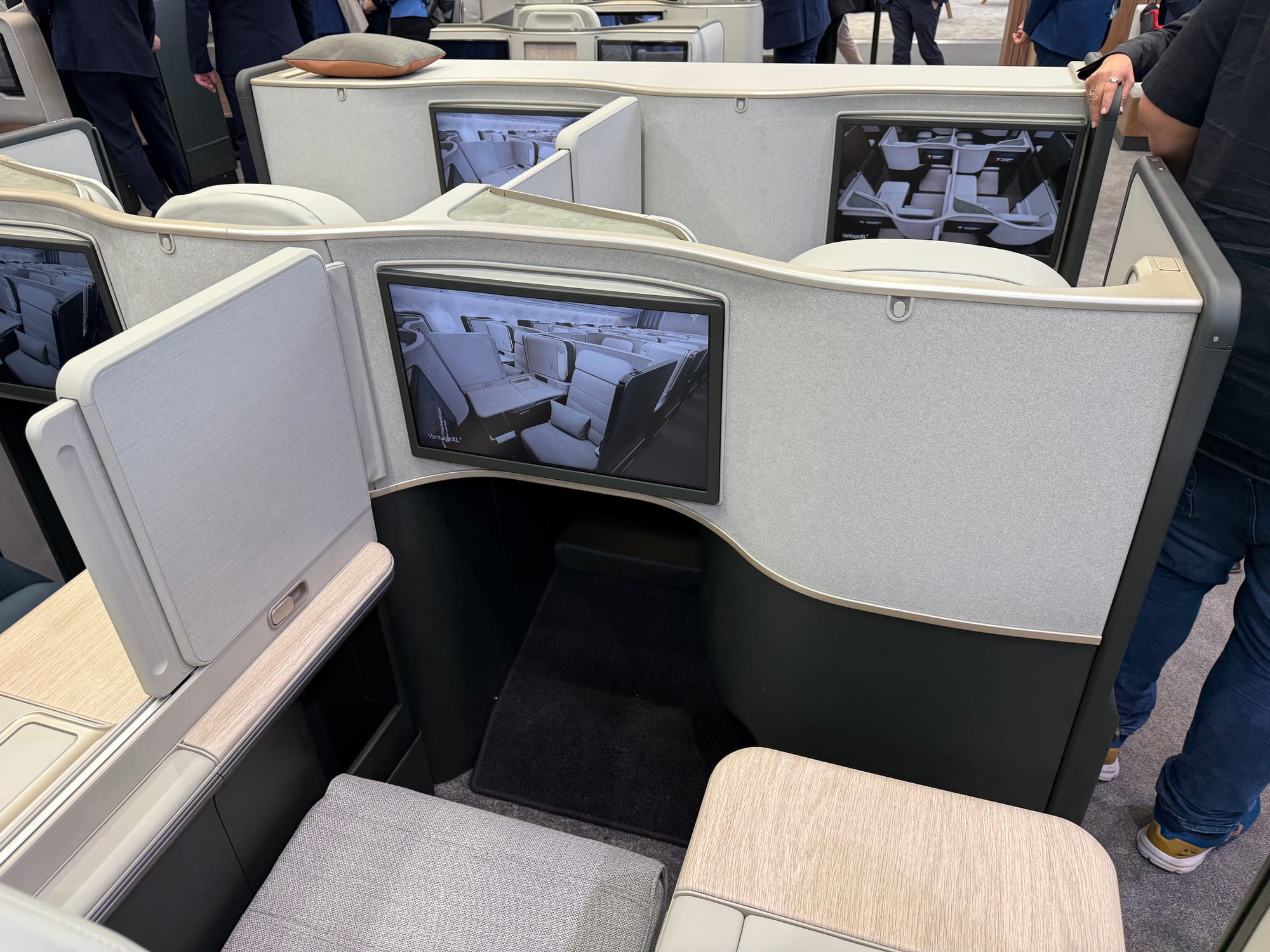 Trade show stand, focus in on the Thompson Vantage XL staggered seat that is the same as the ones on the Air Côte d’Ivoire A330neo, just in a different set of mostly neutral colours.