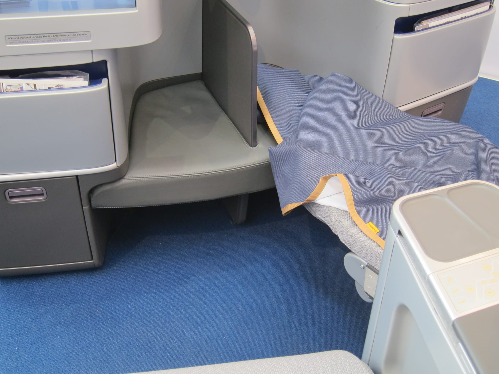 Same seat as previously, focussing on the V-shaped footwell and its small divider.
